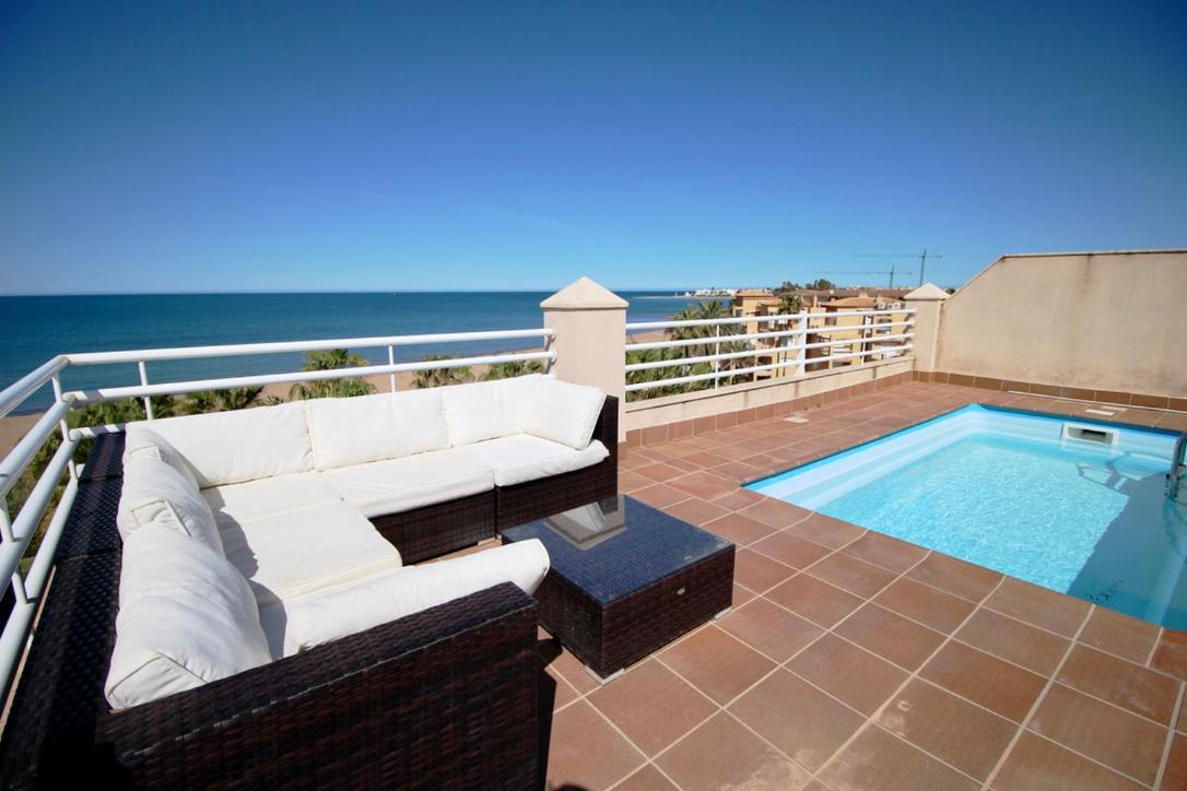 Atico Con Piscina Privada En Primera Linea Lägenhet Denia Exteriör bild