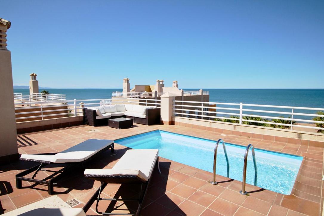 Atico Con Piscina Privada En Primera Linea Lägenhet Denia Exteriör bild