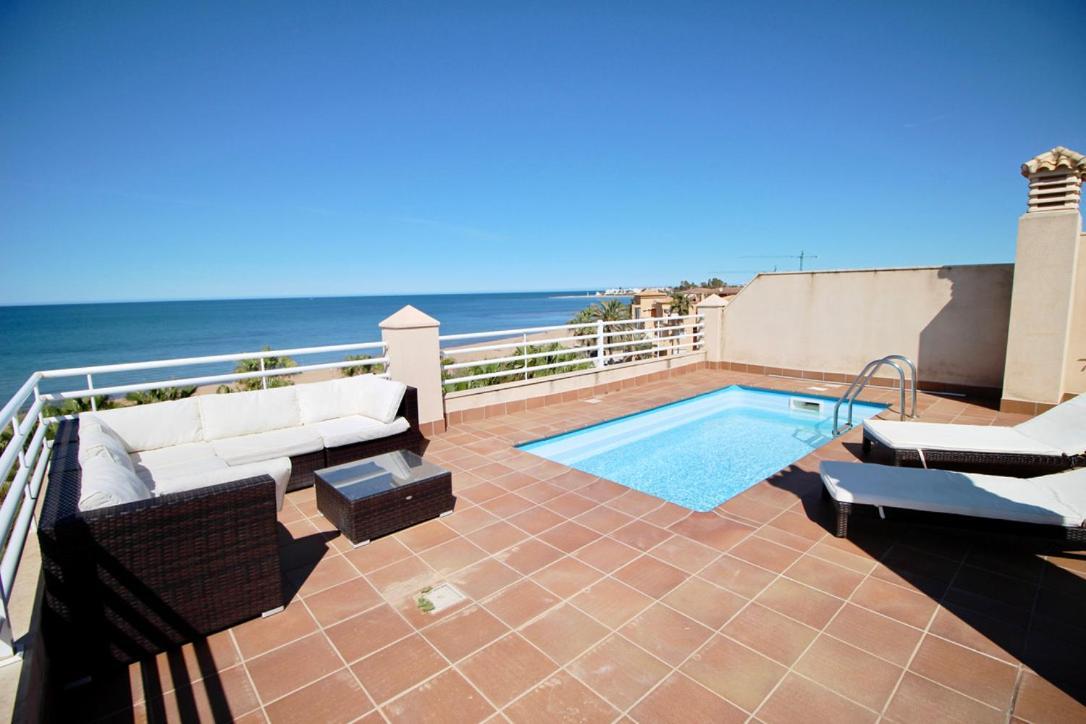 Atico Con Piscina Privada En Primera Linea Lägenhet Denia Exteriör bild