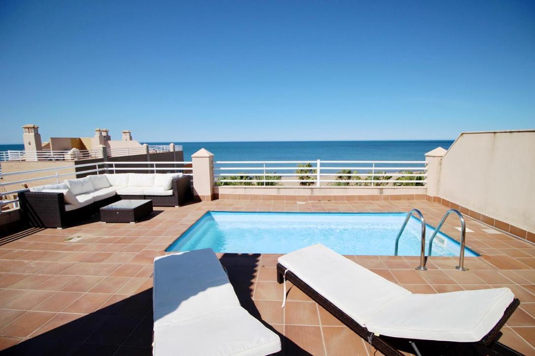 Atico Con Piscina Privada En Primera Linea Lägenhet Denia Exteriör bild