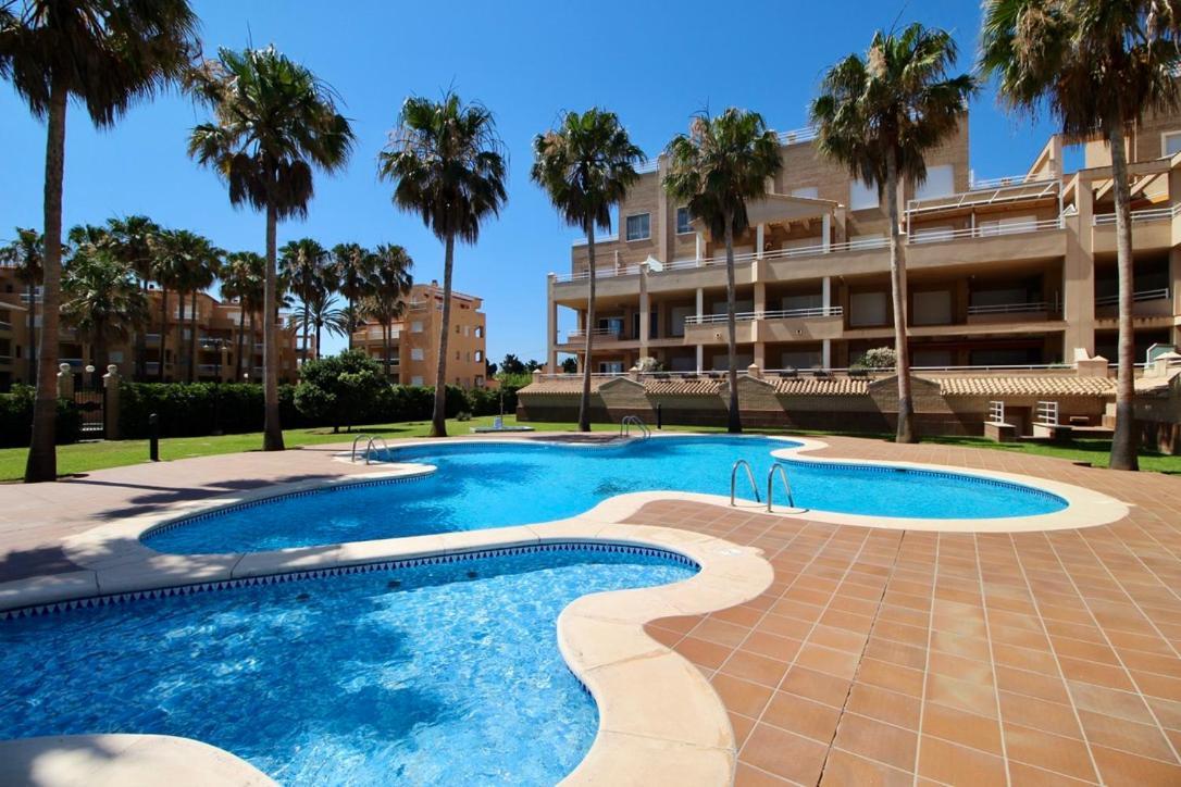Atico Con Piscina Privada En Primera Linea Lägenhet Denia Exteriör bild
