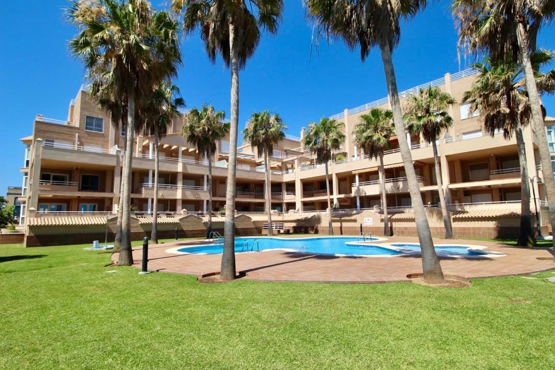 Atico Con Piscina Privada En Primera Linea Lägenhet Denia Exteriör bild