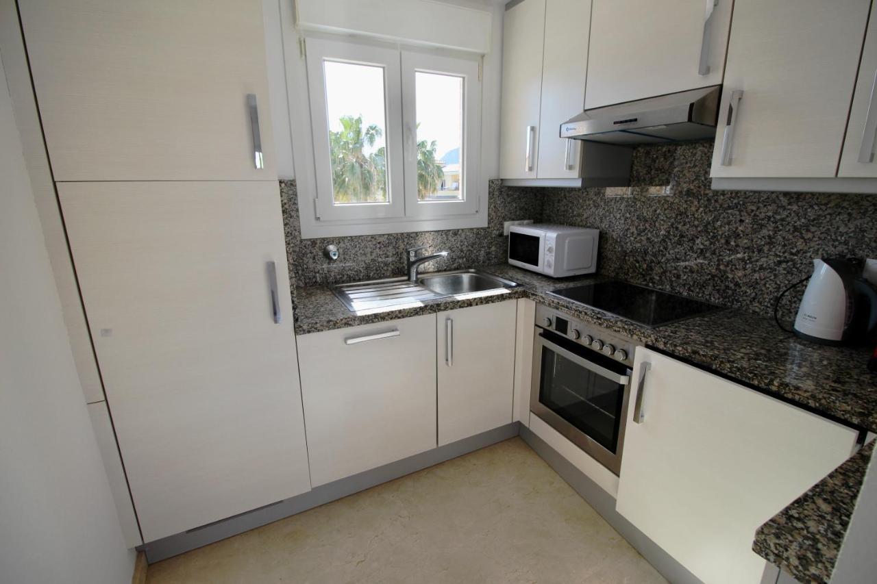 Atico Con Piscina Privada En Primera Linea Lägenhet Denia Exteriör bild