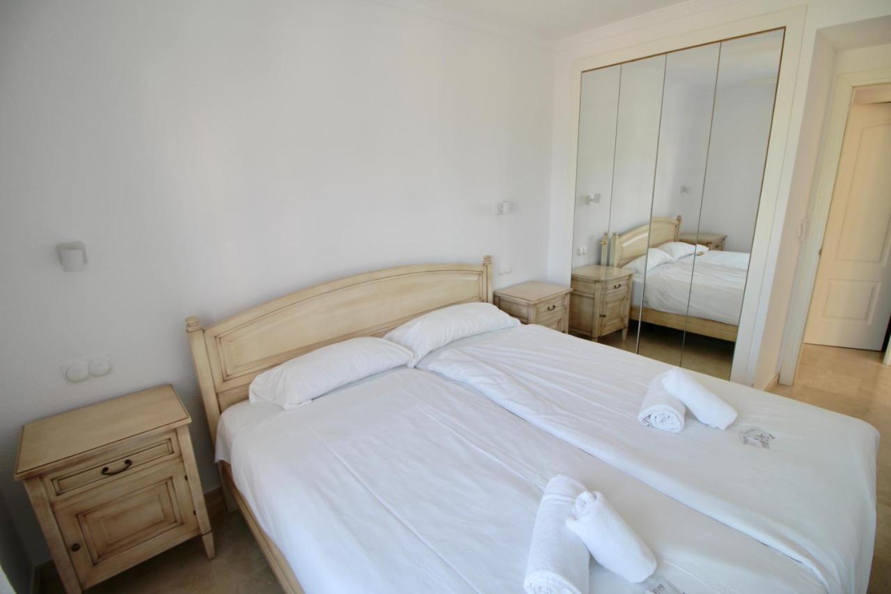 Atico Con Piscina Privada En Primera Linea Lägenhet Denia Exteriör bild