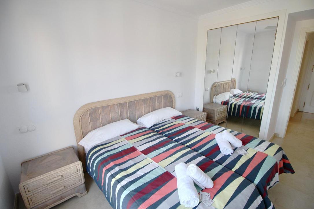 Atico Con Piscina Privada En Primera Linea Lägenhet Denia Exteriör bild