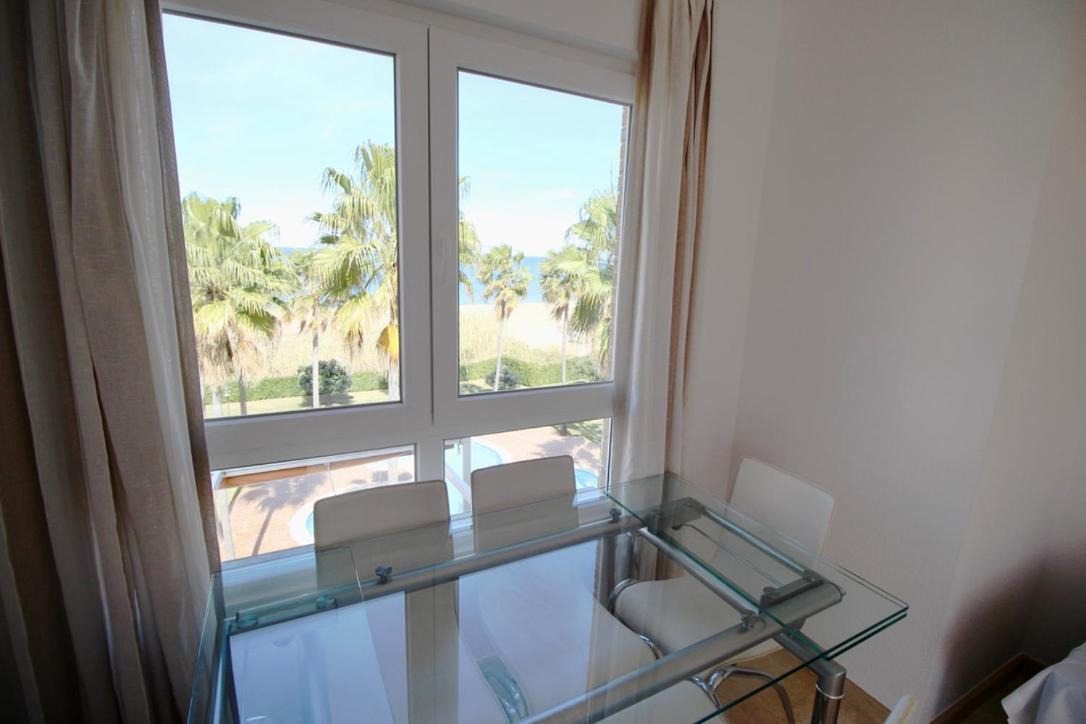 Atico Con Piscina Privada En Primera Linea Lägenhet Denia Exteriör bild