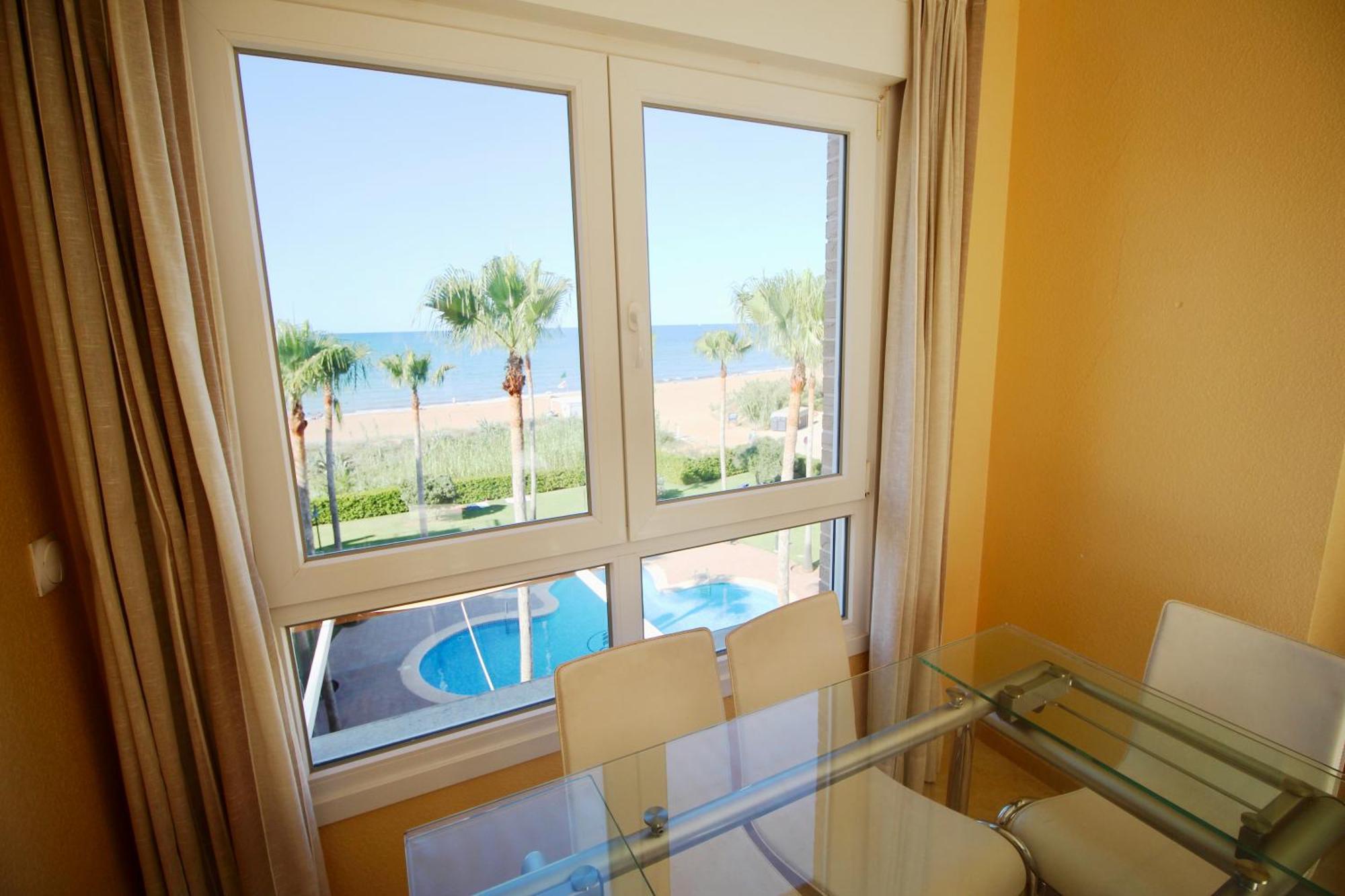 Atico Con Piscina Privada En Primera Linea Lägenhet Denia Rum bild