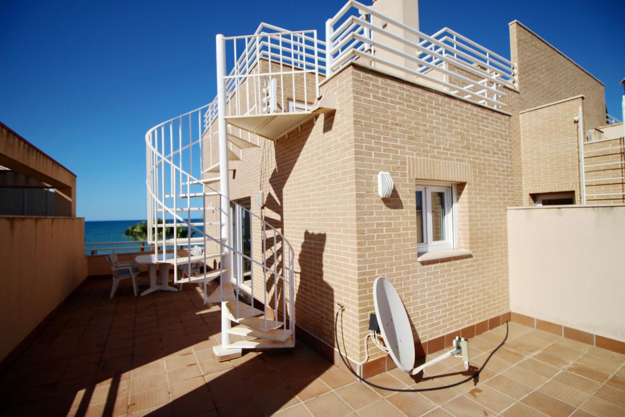 Atico Con Piscina Privada En Primera Linea Lägenhet Denia Rum bild